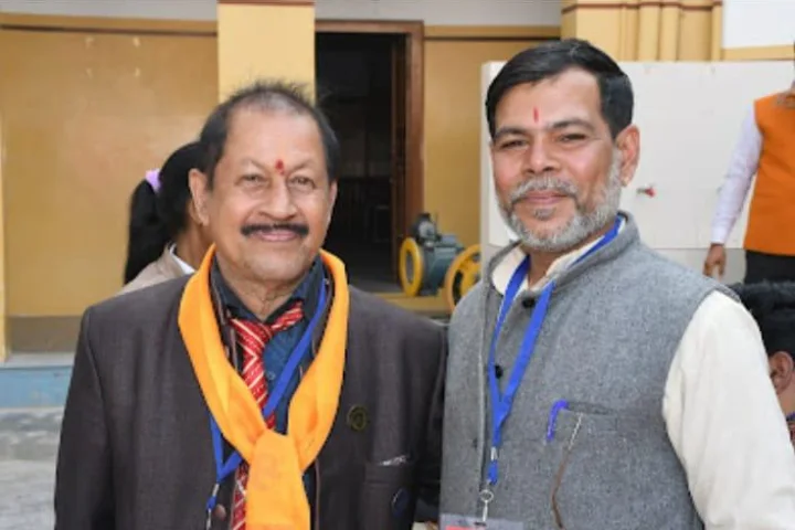 Astrologer Naresh Shastri with a fellow astrology-event participant