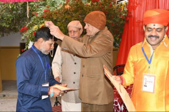 Astrologer Naresh Shastri receiving professional recognition