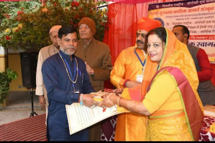 Astrologer Naresh Shastri at a professional astrology event